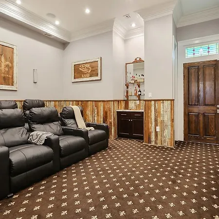 Magnificent Manor With Home Theater & Courtyard Off Magazine-3