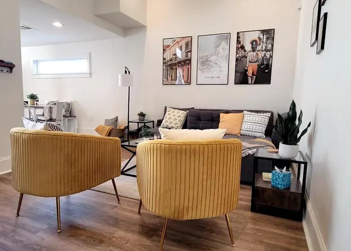 Entire Spacious Vacation Home - 1 Mile To All Attractions