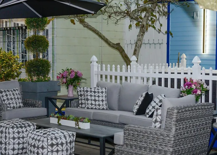 7 Bedroom - Sleeps 14! Next To Bourbon Street