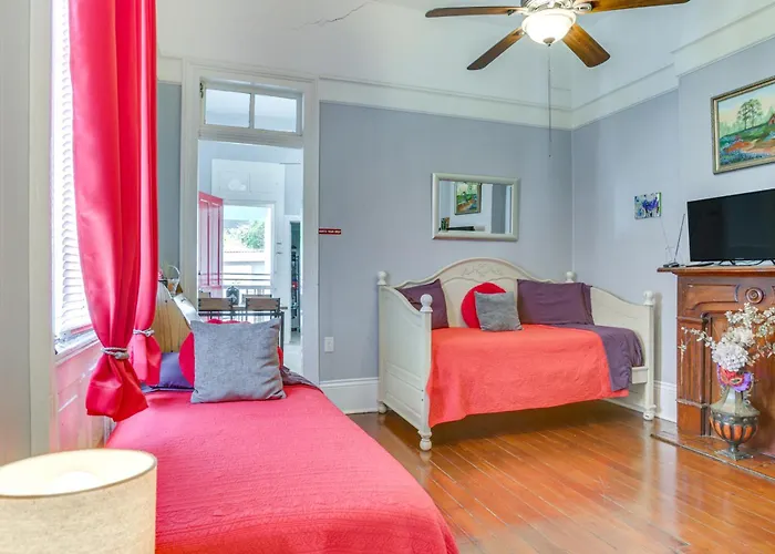 Walk To Magazine St: Nola House In Irish Channel!